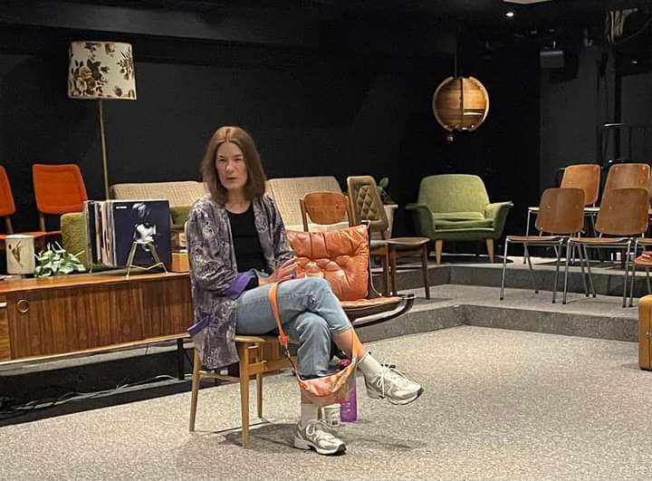 Helga Guren svarte på søprsmål og snakket om Tåkefall og snakket om prosessen fra øvelse til premiere.